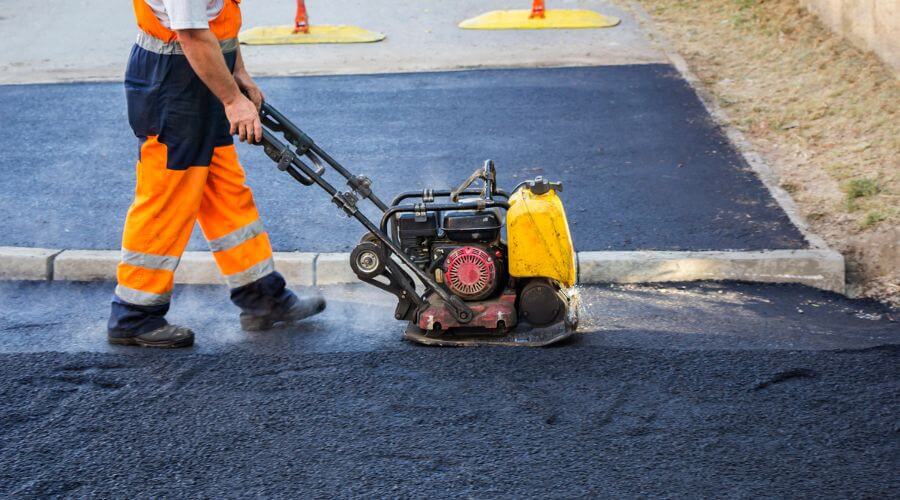 Professional gutter cleaning in Escondido, CA